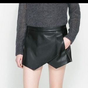 Zara faux leather shorts xs
